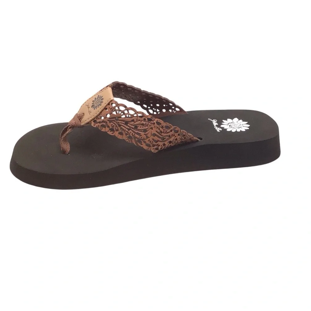 Sold!
Yellow Box Women’s Wally Tan Flip Flop Sandal Size 9 or 10 - Picture 3 of 10